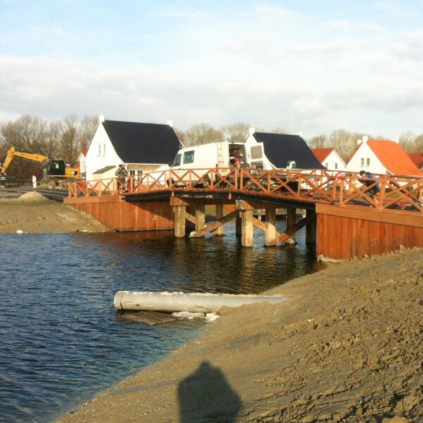 4 verkeersbruggen en 2 voetgangersbruggen Noordzee Residence Cadzand